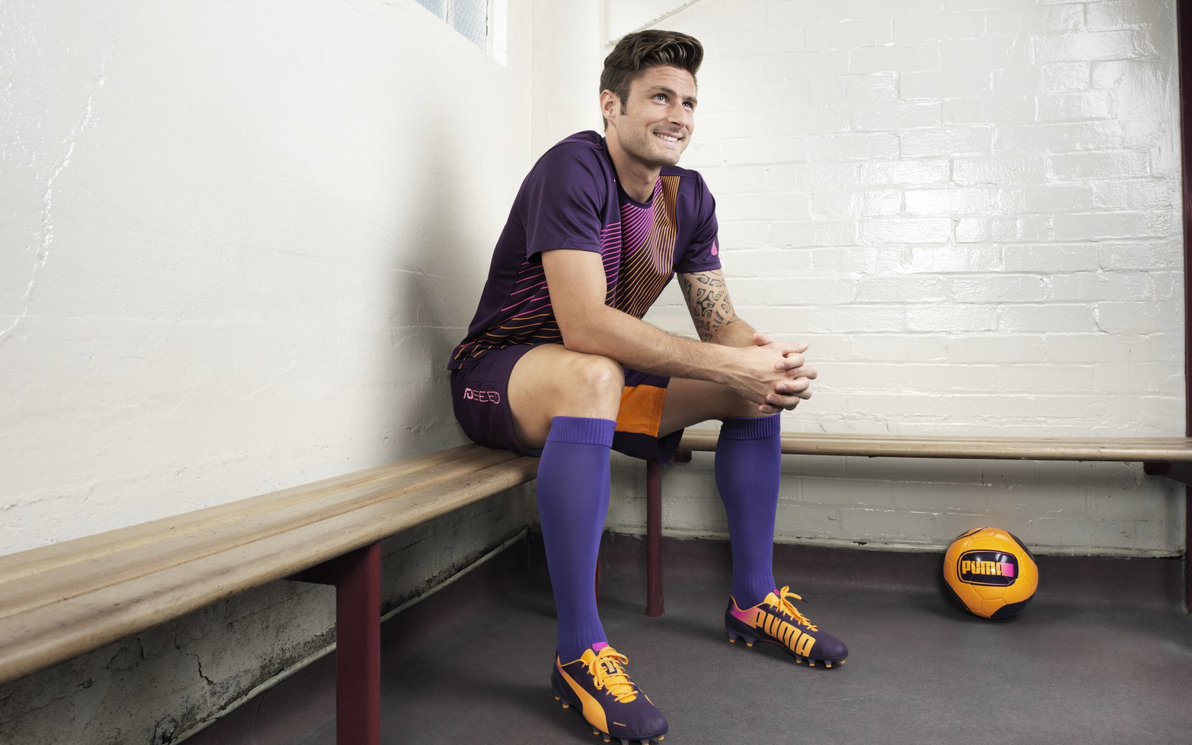 富勒姆球员集体造反,球队危机瞬间爆发,富勒姆转会